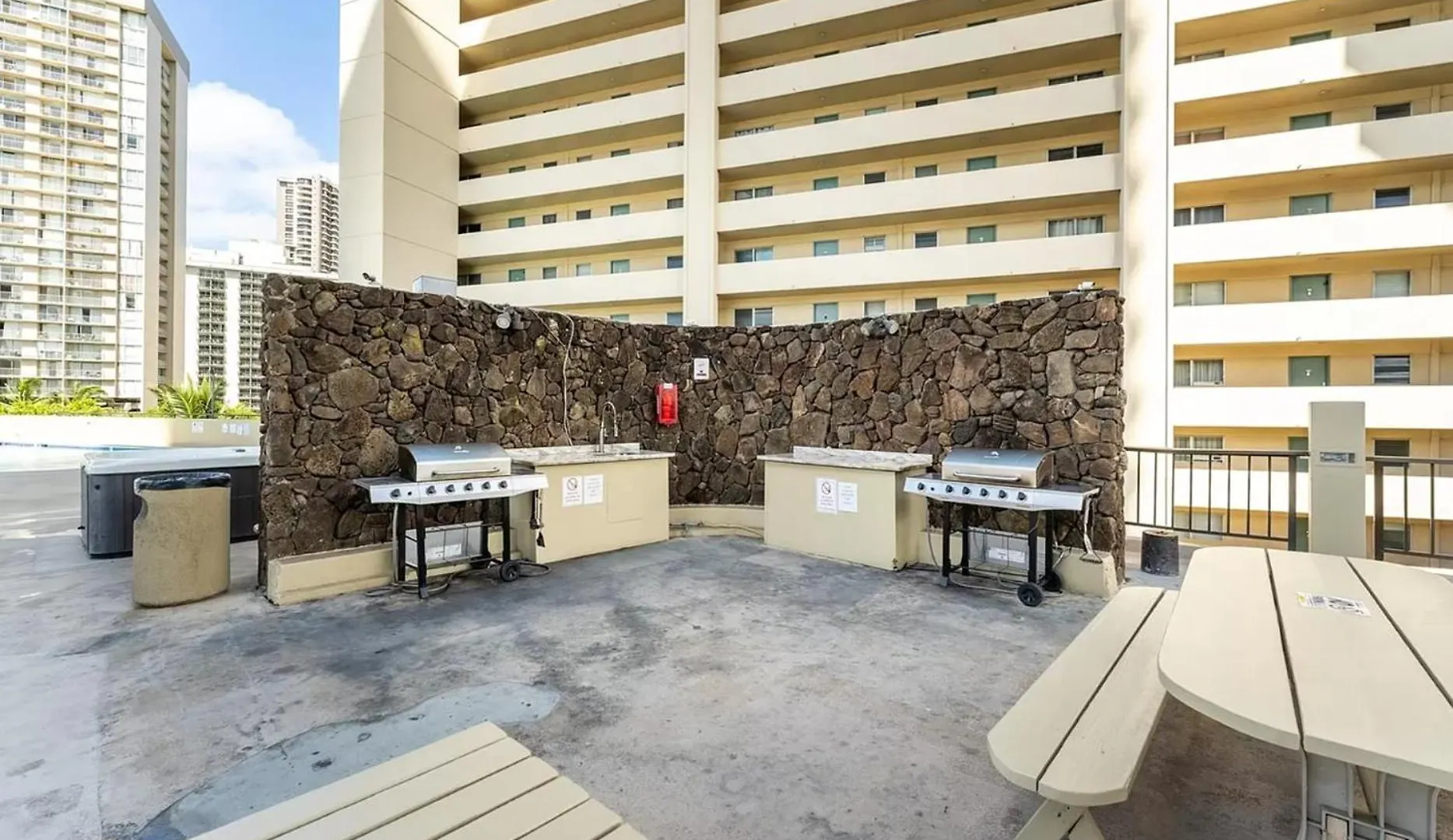 Waikiki Monarch Hotel Studio Near Waikiki - Mountain And City View - Full Kitchen Honolulu Apartment